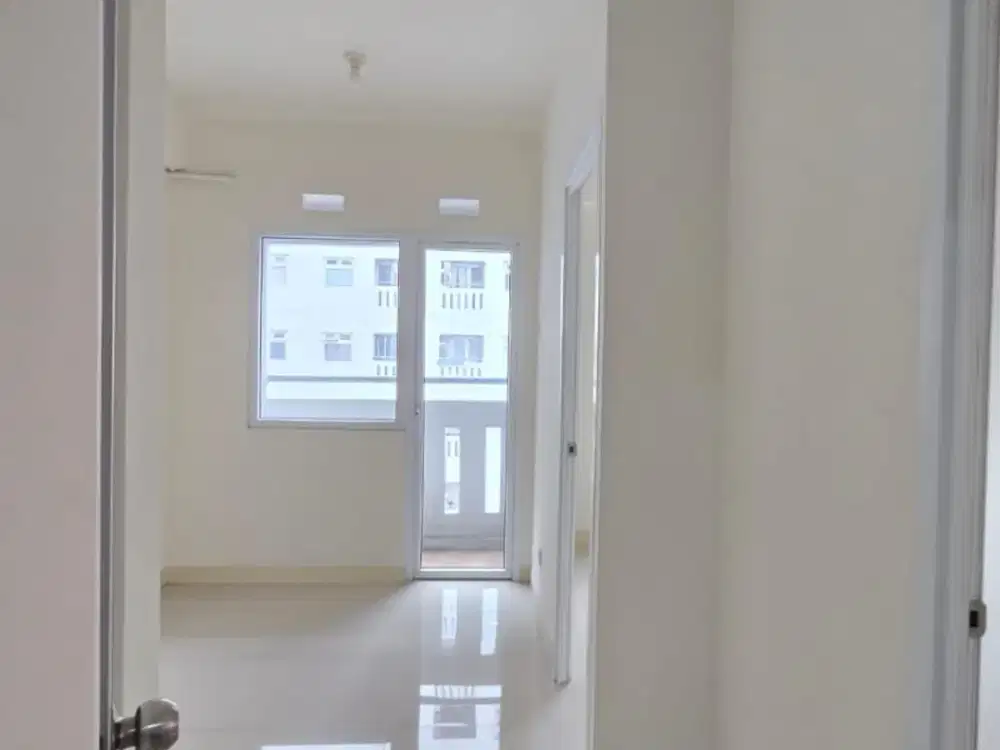 SCARLET 2 KAMAR KOSONG GREEN PRAMUKA POSISI DI ATAS MALL VIEW KOTA JAKARTA TERBUKA