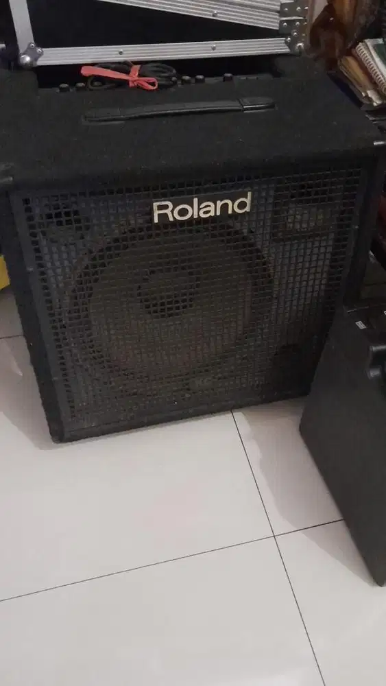 Roland Stereo Mixing Keyboard Amplifier KC 550