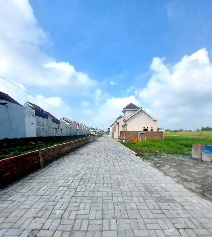 Barat Luwes Kartasura. Tanah SHM, didlm Perumahan Cluster