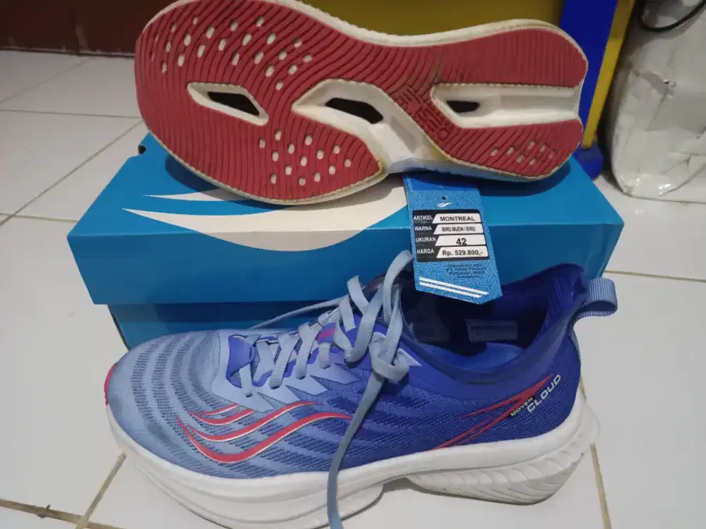 Desle Montreal/Sepatu Lari Bekas