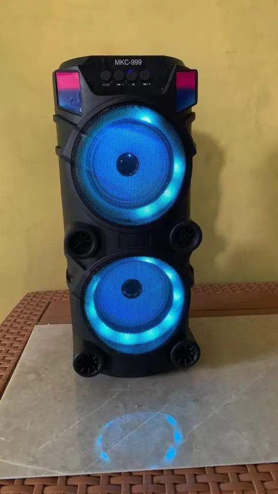 Speaker bluetooth
