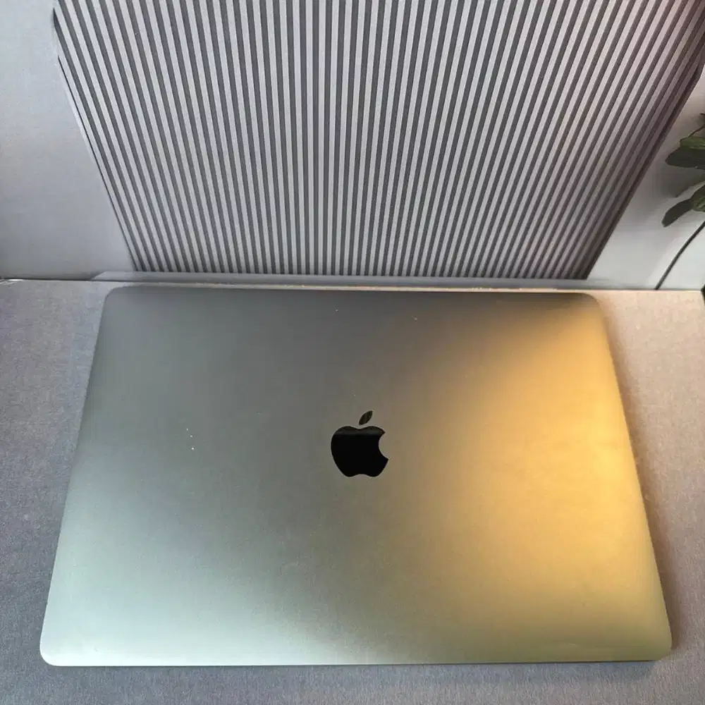 Macbook Pro 13 inch (2016) 8/256gb Original