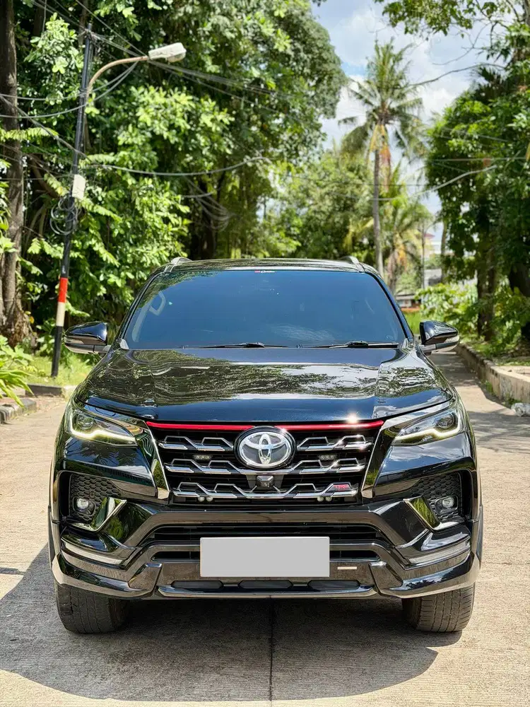 Toyota Fortuner 2.4 TRD 2020 Hitam Black 2019 2021 Fortuner VRZ 4X2