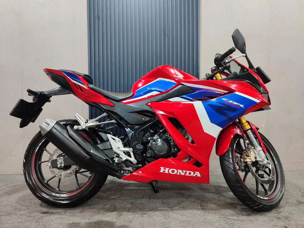 CBR 150R 2022 ABS TRI COLOR istimewa mulus terawat siap pakai...