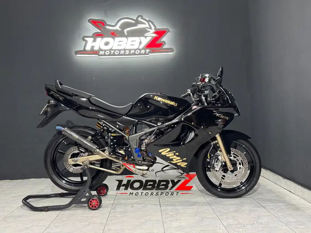Kawasaki ninja 150RR/zx-150RR Black 2011 modif hedon istimewa
