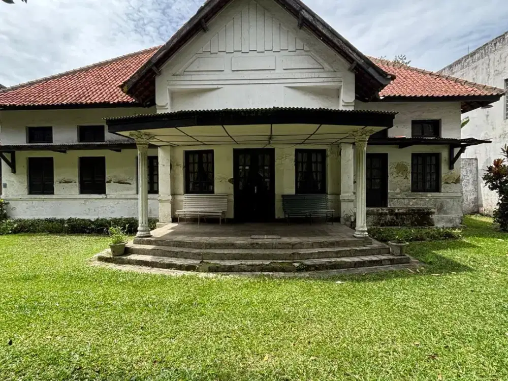 Jual Sewa Rumah Luas Heritage Belanda di Sayap Riau Bandung Kota