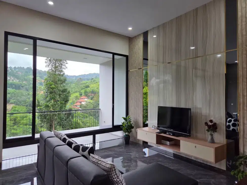 Dijual Hunian Mewah Full Furnish Super Nyaman Dengan View Pergunungan Lokasi Strategis di Dago Pakar, Bandung