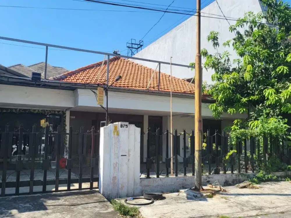 Dijual Rumah Bagus dan Lokasi Strategis di Dharmahusada, Sby