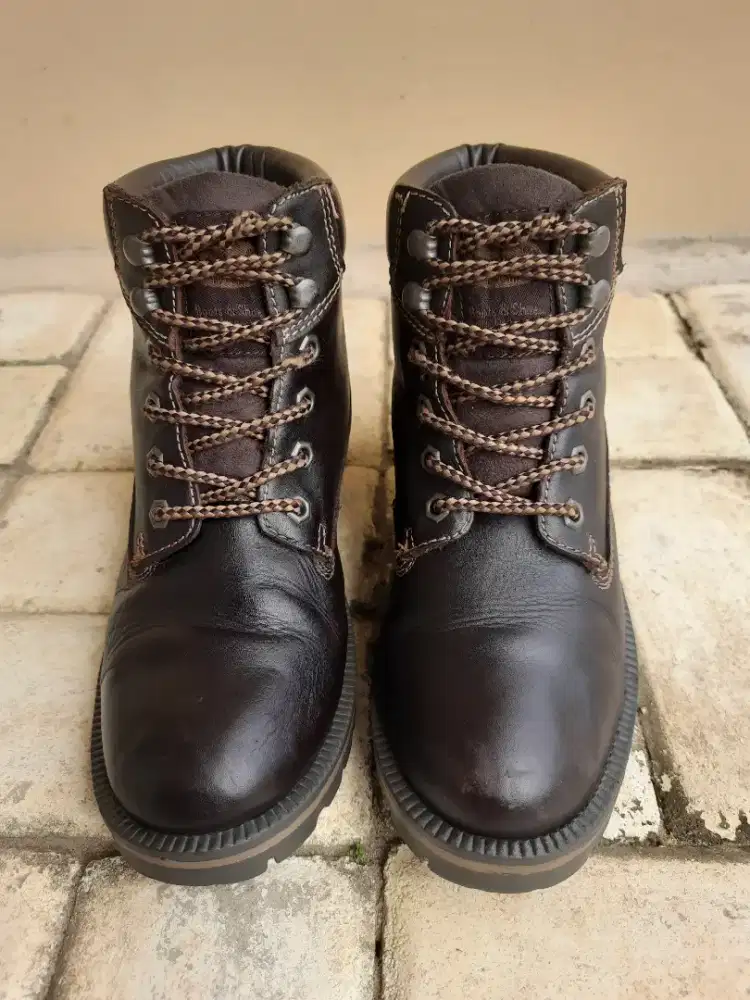 Sepatu boots dockers