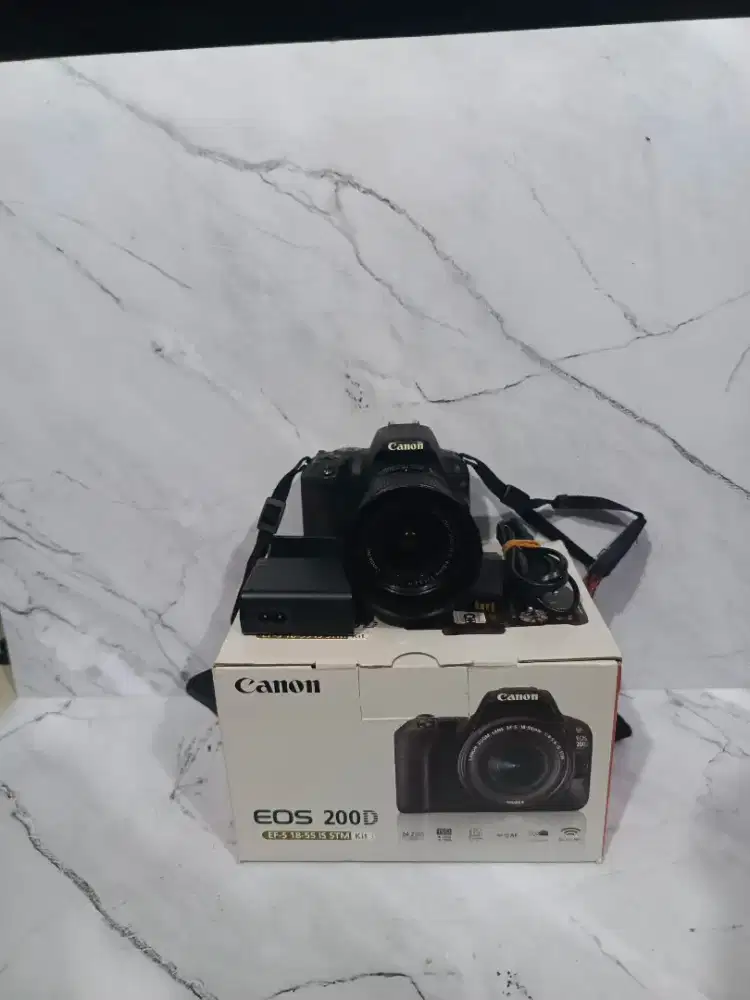 Kamera canon eos 200d 18-55mm dus