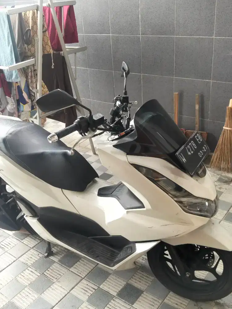 Di jual sepeda motor bekas honda pcx 160 tahun 2022