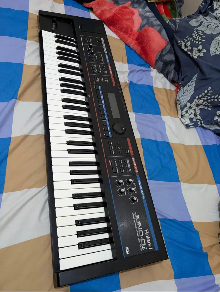 Keyboard Roland Juno Di