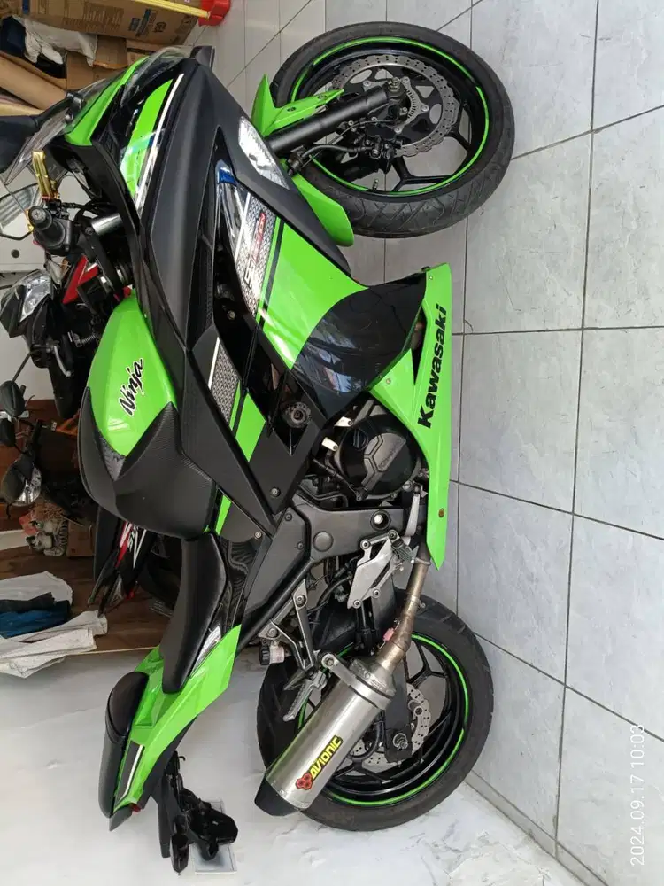 Kawasaki Ninja 250 fi ( 4 Tak ) Limited Edition ABS - Tahun 2012 Kilom