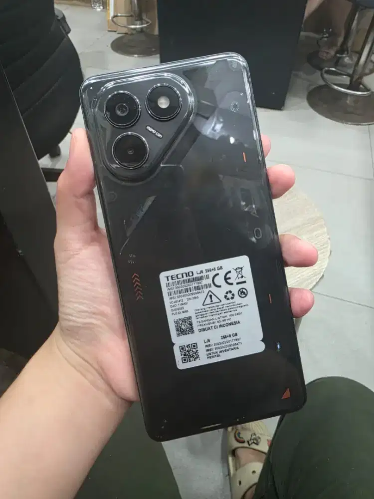 Second tecno Pova 7 8+8/256GB ex display garansi Juli 2026
