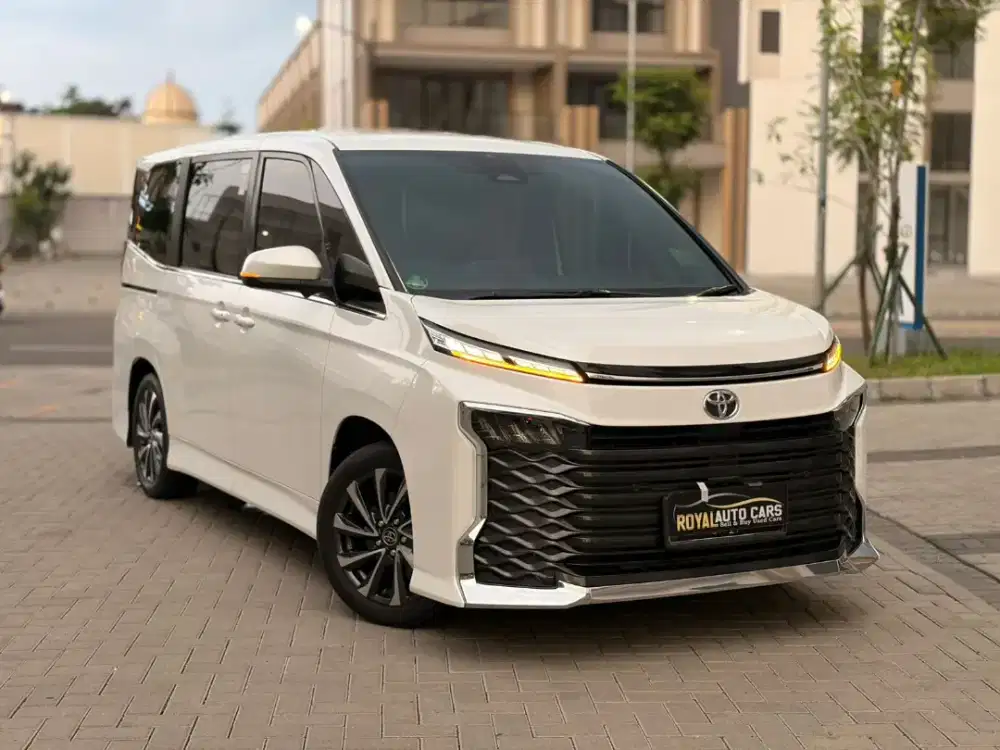 BEST CONDITION!! Toyota Voxy 2.0 Facelift 2022