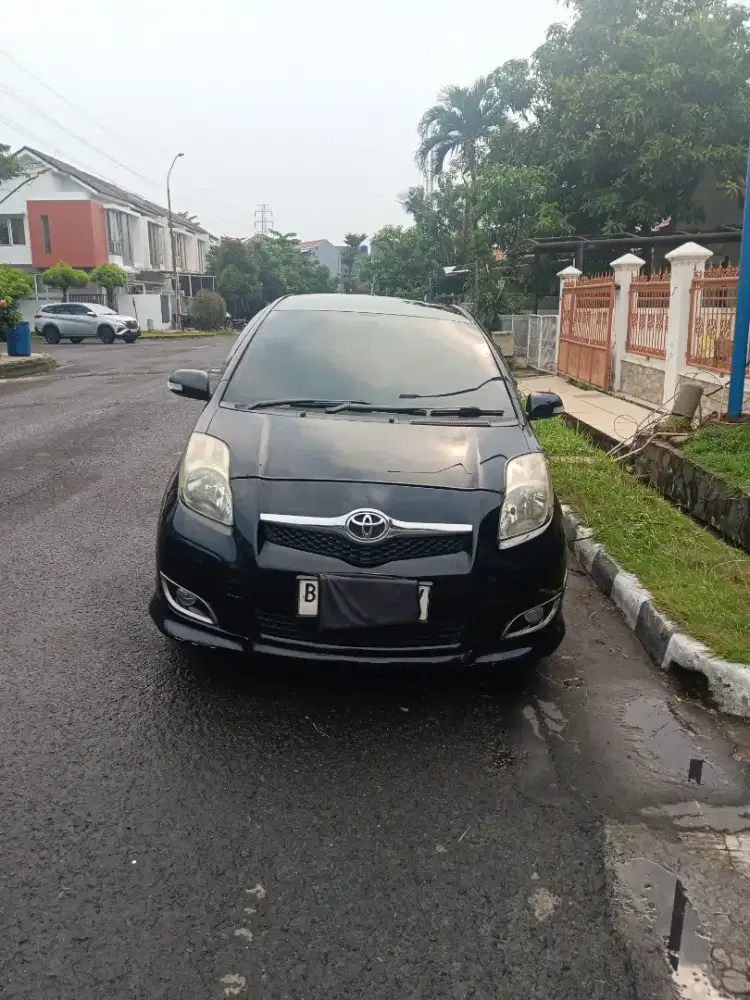 Toyota yaris matic 2011 matic type s limited