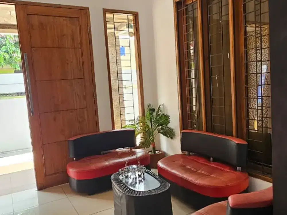 DIJUAL DAN DISEWAKAN RUMAH FURNISH COCOK UNTUK GUDANG KANTOR DI CISARANTEN KULON BANDUNG