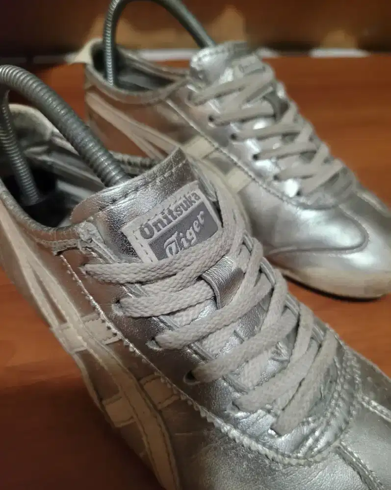 Onitsuka Tiger silver size 39.5