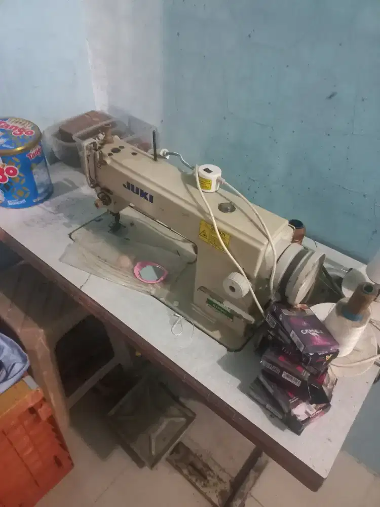 Mesin jahit juki