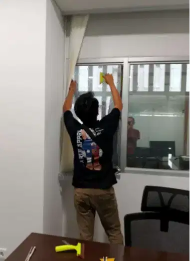 stiker kacafilm Spesialis Jasa Pasang Stiker Kaca Sunblast kaca film