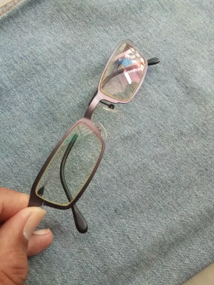 Kacamata (anti radiasi) mulus siap pakai