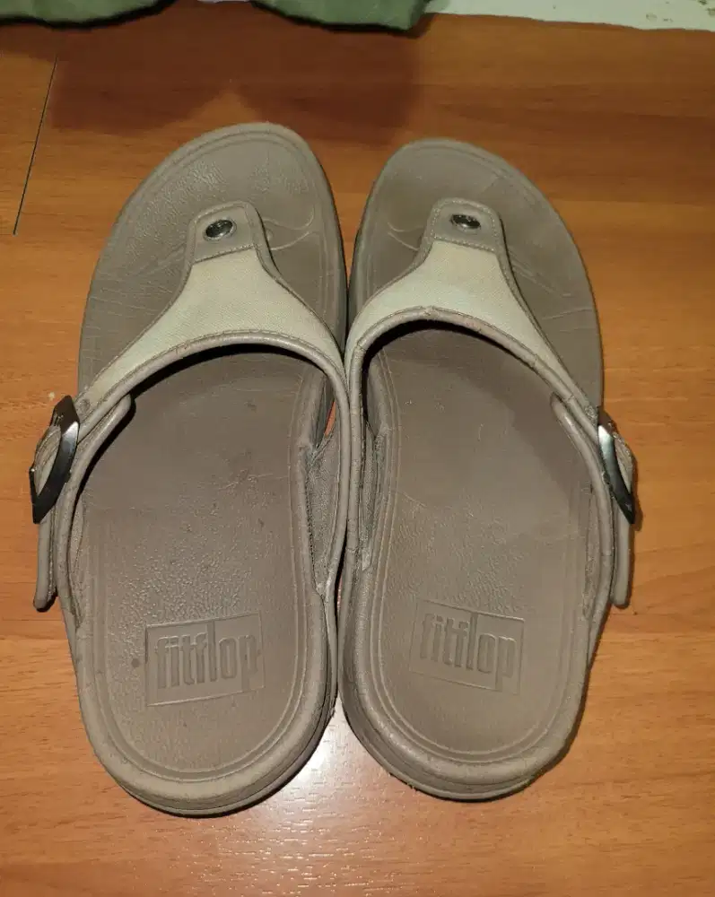 Sandal fitflop 44 cream