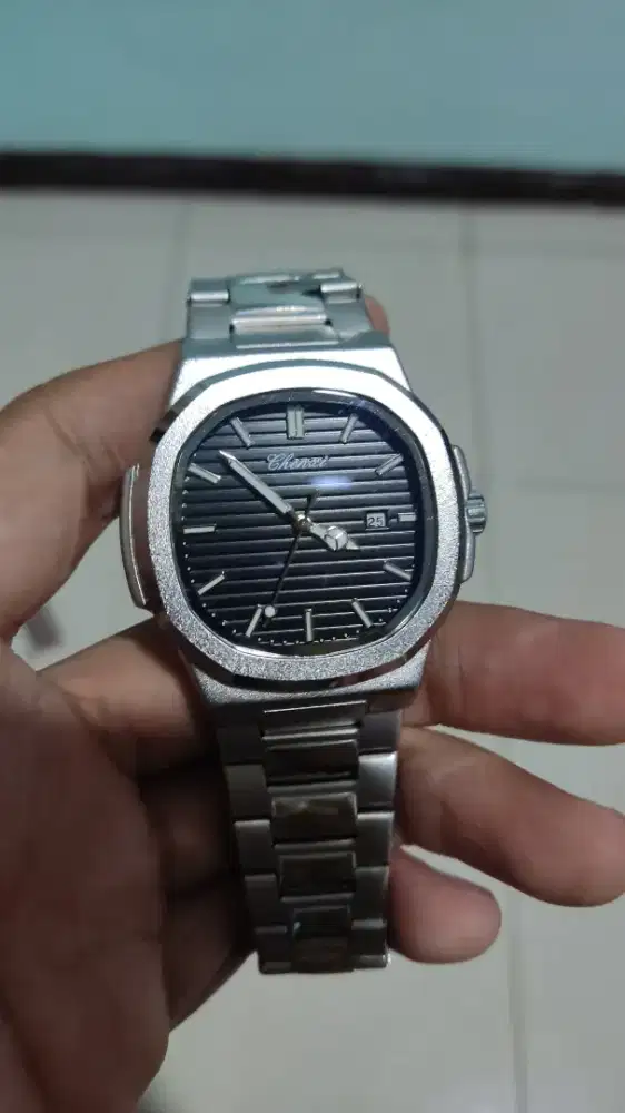 Jam tangan analog