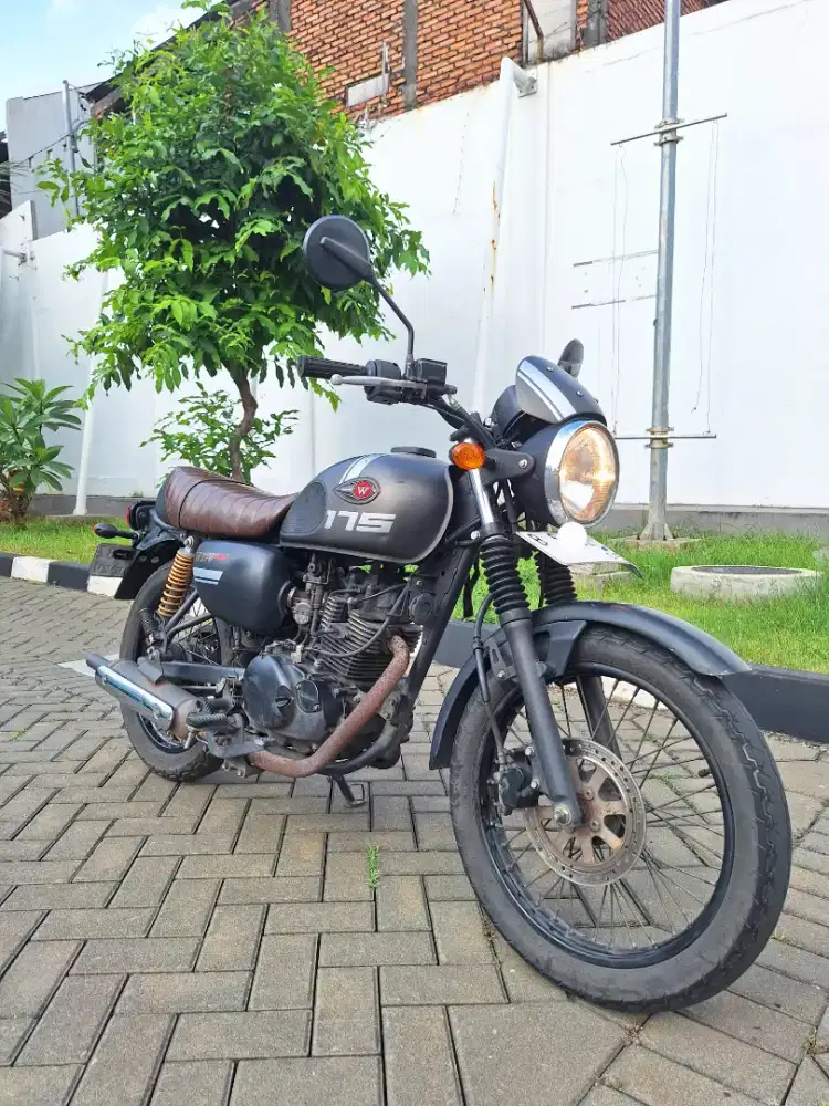 Kawasaki W175 Cafe Abu-Abu 2019