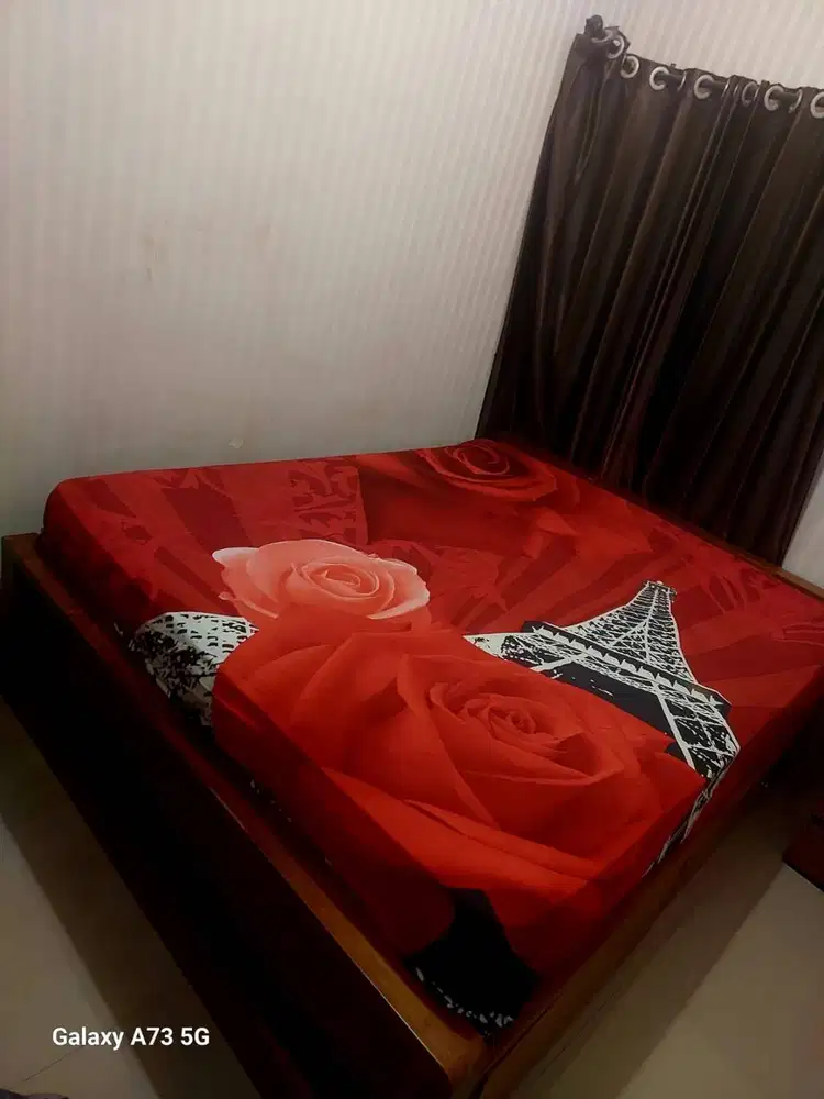 Tempat Tidur dari Kayu jati beserta bed masih bagus