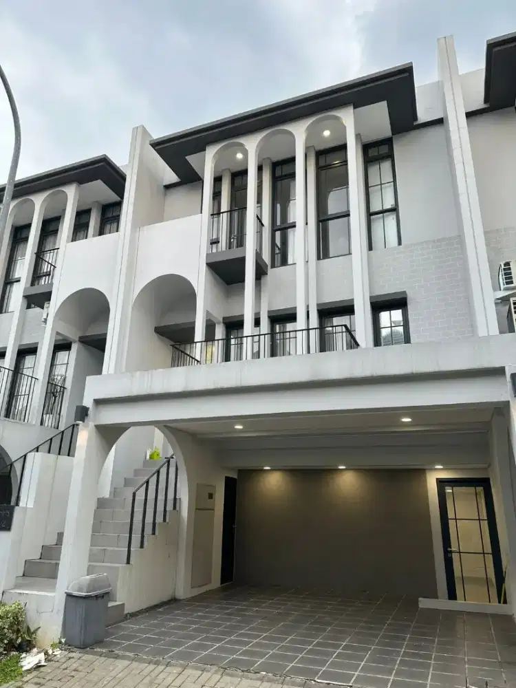 Rumah Cantik 3 lantai Siap Huni di Cluster Aether Greenwich BSD City
