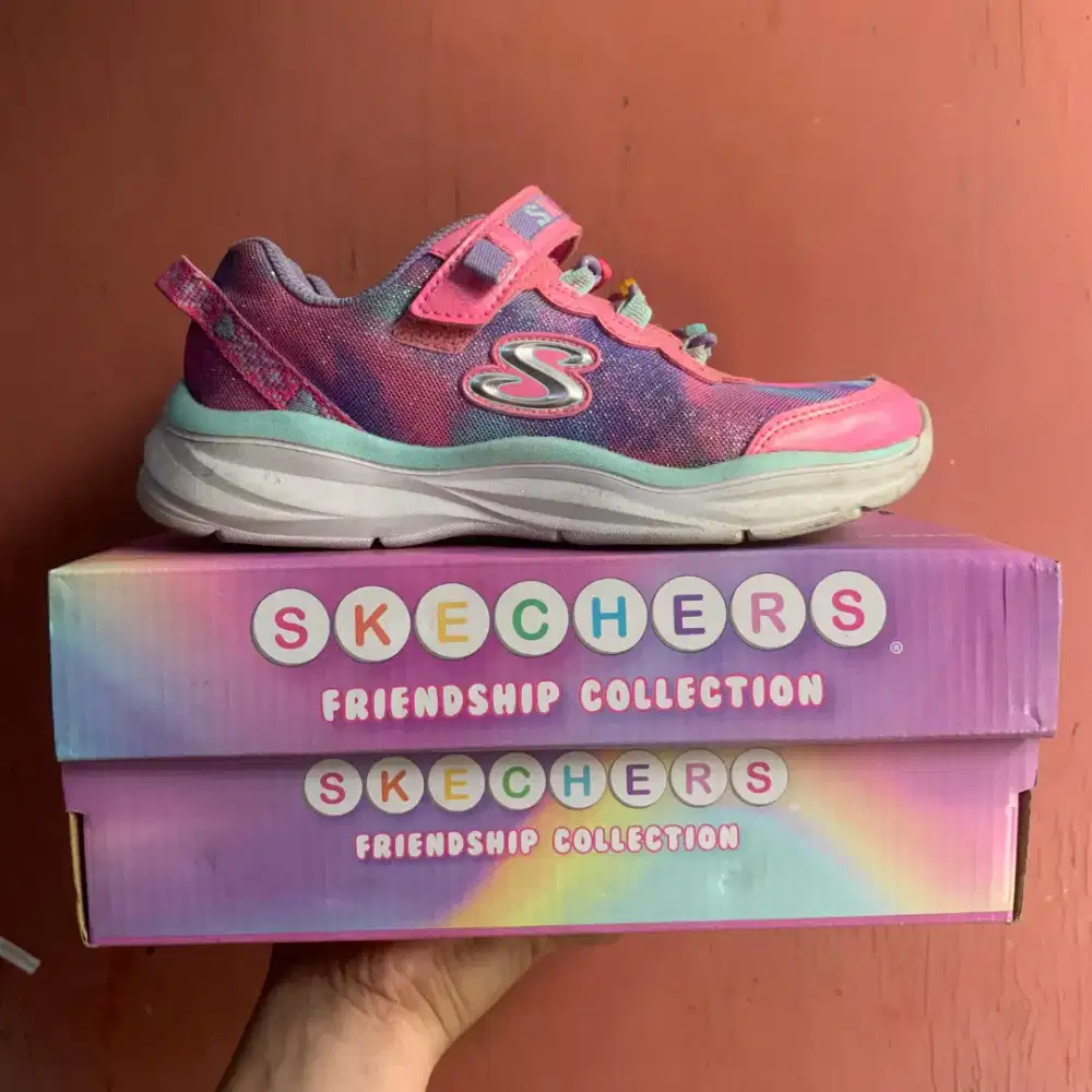 Sepatu skechers anak