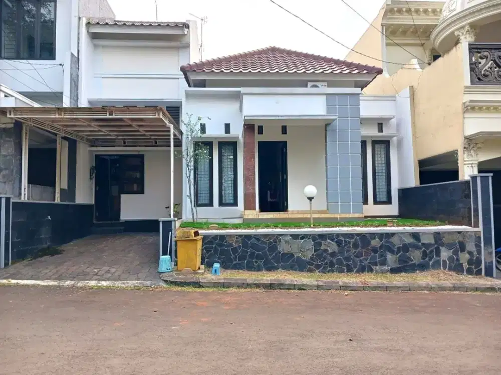 FURNISHED !! LUAS 190 Rumah Disewakan di Pesona Khayangan Depok