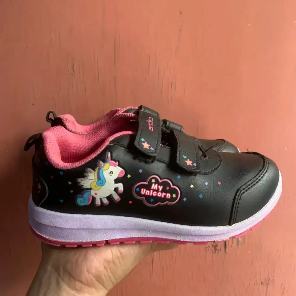 Sepatu ando anak