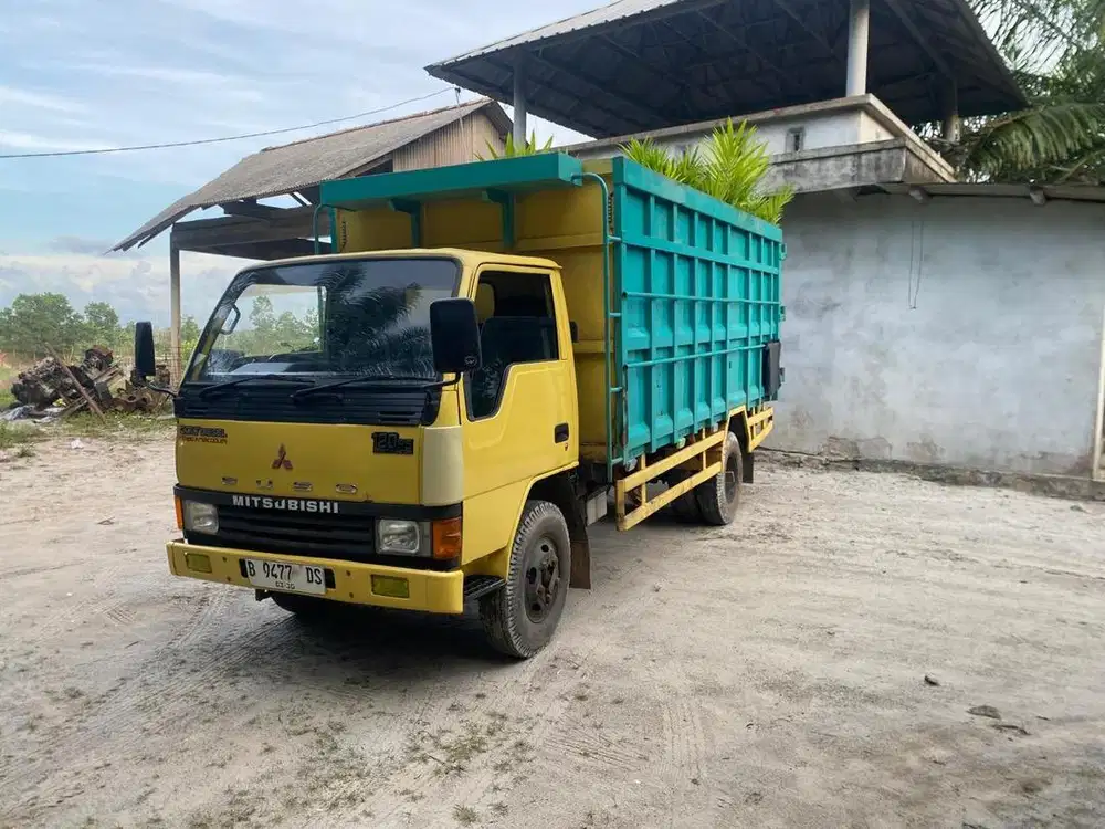 2002 MITSUBISHI FUSO COLT