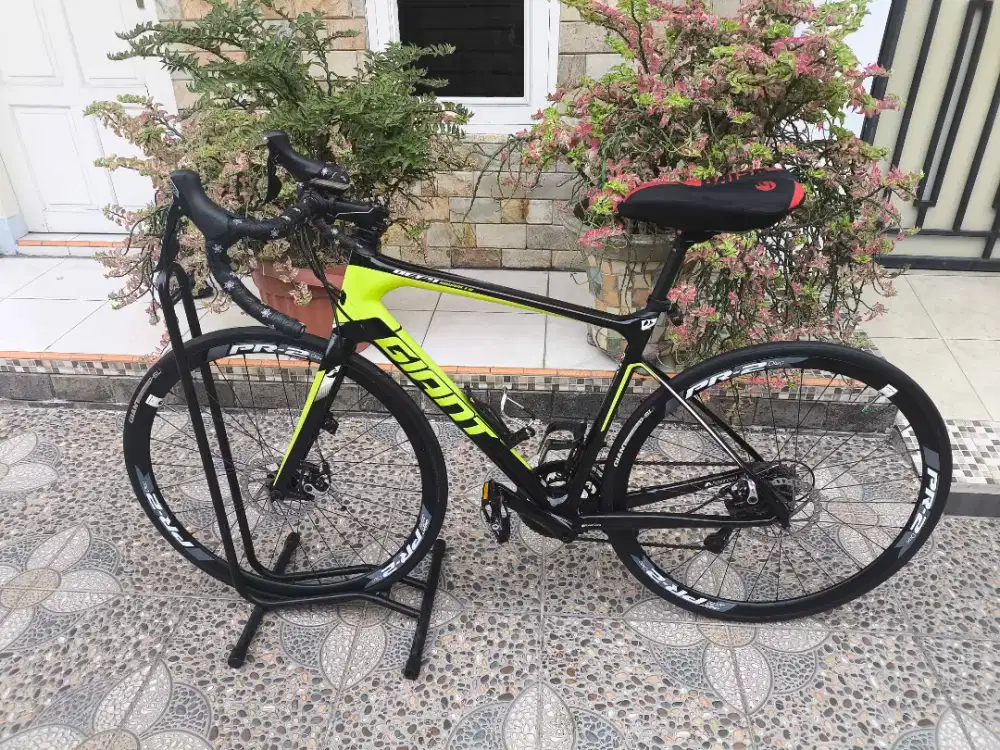 Jual sepeda Roadbike Giant Defy Advanced