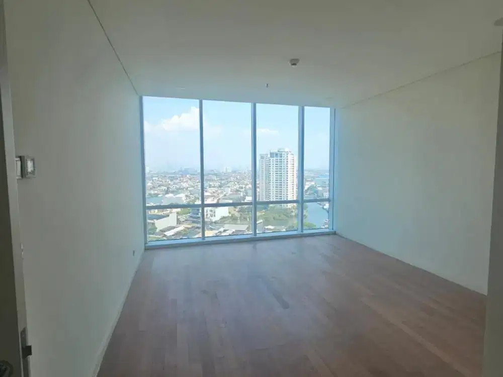 Dijual Apartment Regatta, Tower London, Uk.163m2, 3+1 BR, Seaview