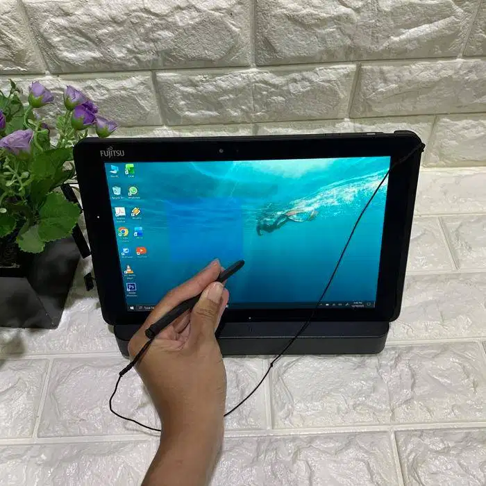 Laptop Fujitsu Arrow Tablet Q509 Celeron N4000 RAM 4GB N-RTV