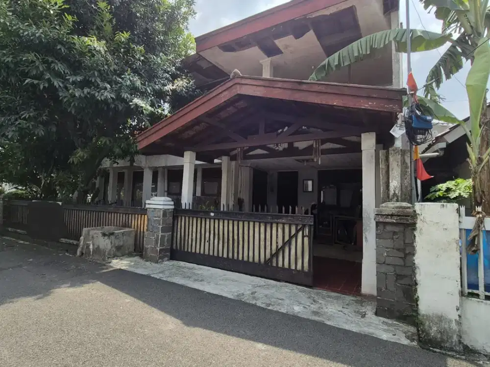 Rumah 2 Lantai Strategis di Tebet