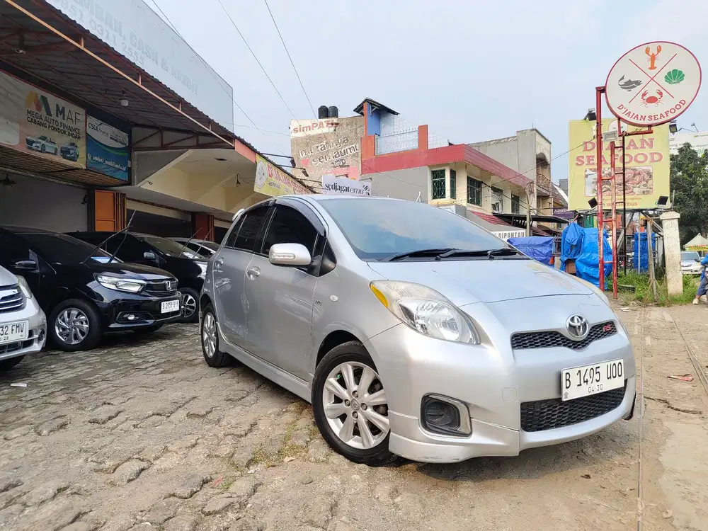 Toyota YARIS E FACELIFT 1.5 Bensin AT 2012 Silver original