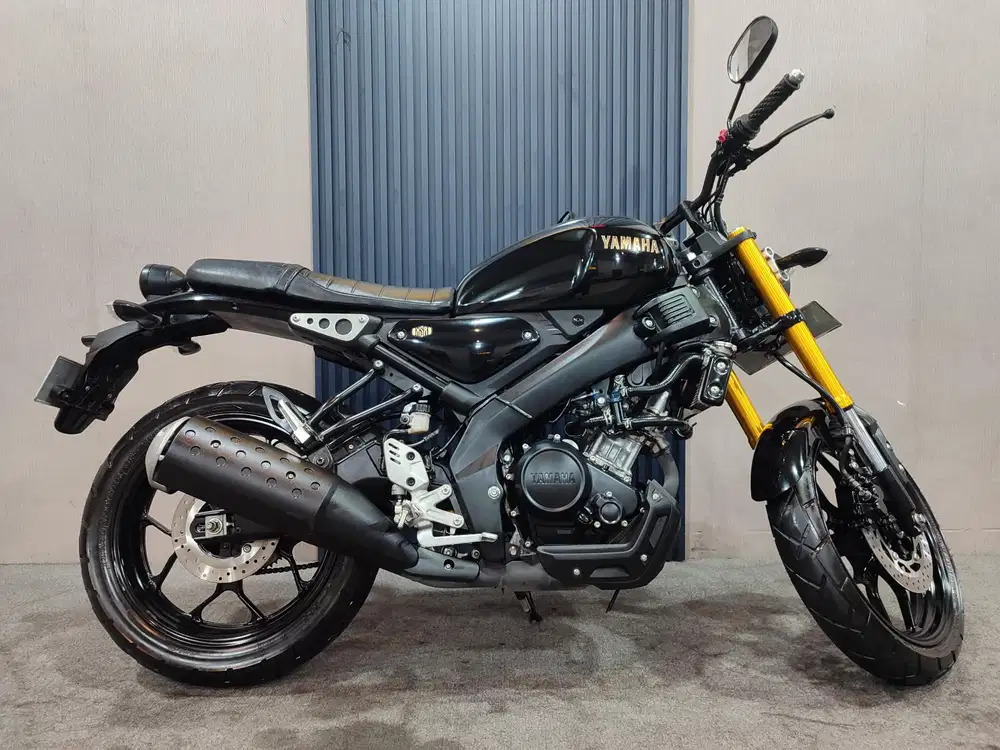 YAMAHA XSR 155 hitam 2023 istimewa mulus terawat siap pakai...