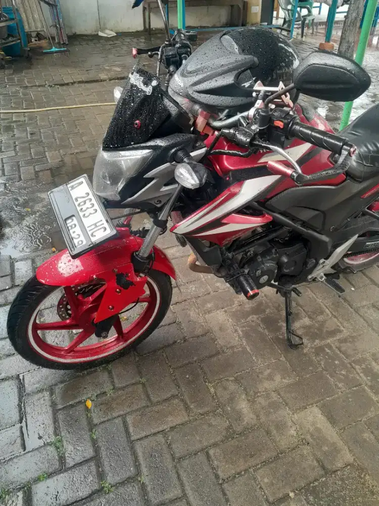 Honda cb150r 2014
