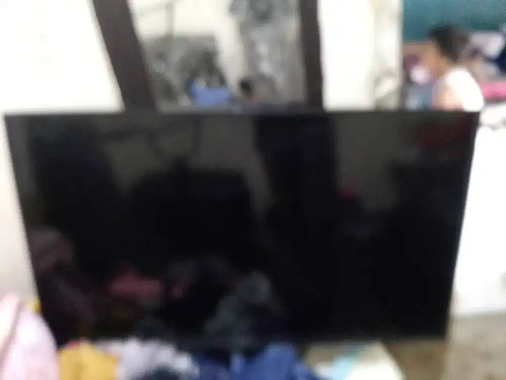 Dijual TV kondisi mati jatuh 43in