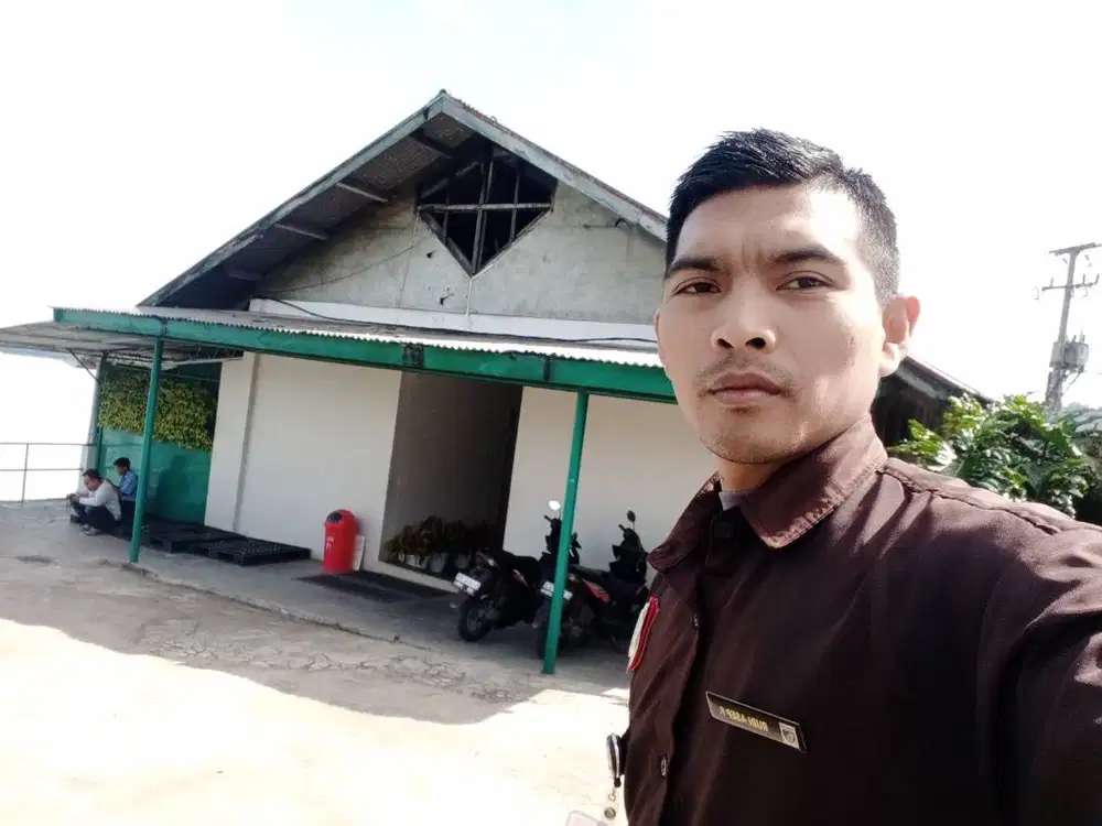 Nama: Rudi, tinggi badan. 170, BB 60, usia. 31, jenis laki-laki