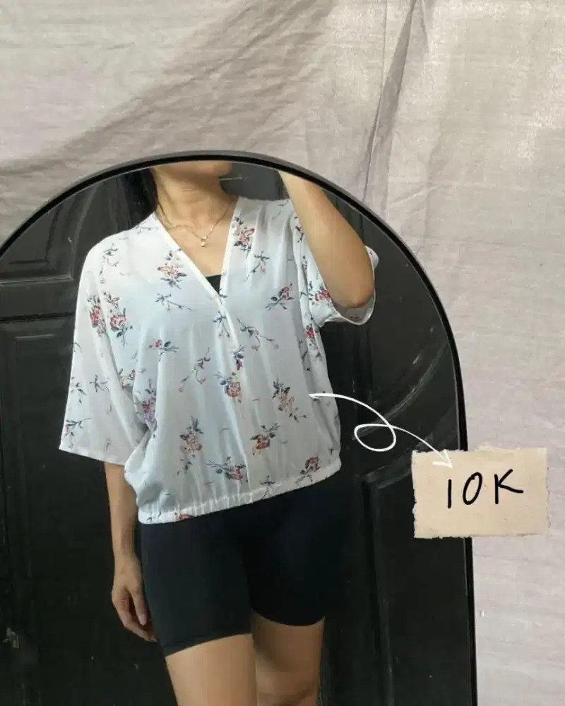 YVPreloved V-Neck Top