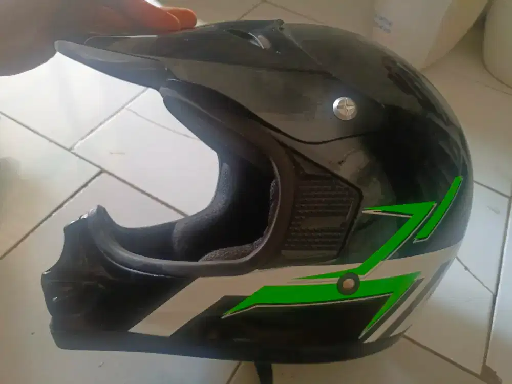 Di jual helem KLX original asil.dari baru blm pernah di pake udh 6 bln