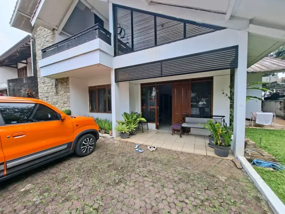 Rumah Hoek Luas di Gegerkalong Bandung Utara