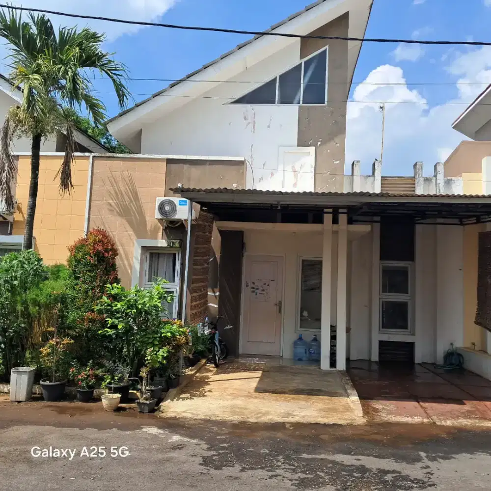 Dijual rumah di perumahan the palms