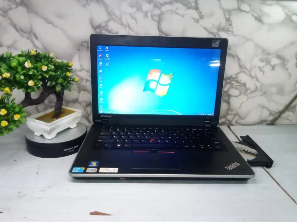JUAL MURAH, Lenovo THinkpad E40 Core i3 M380/4gb/320gb/14inci/Normal