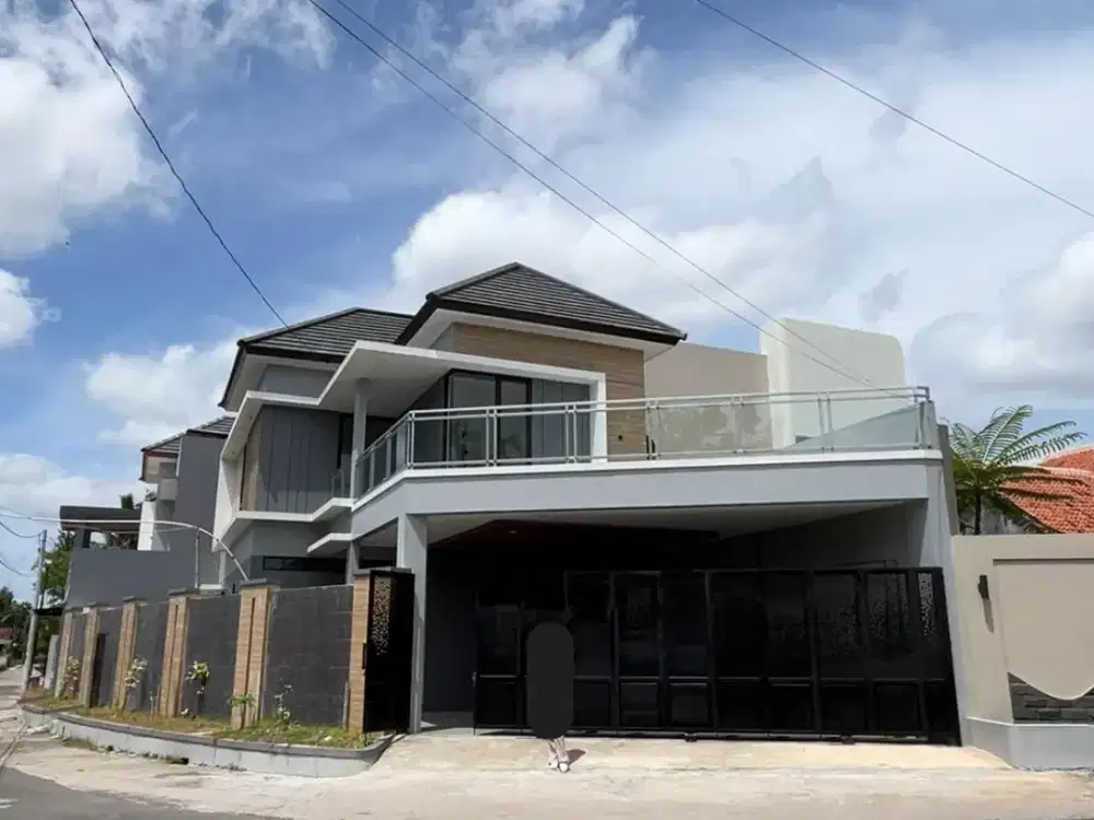 Rumah Mewah Tepi Jalan di Kaliurang Km 10 Dekat Kampus UII