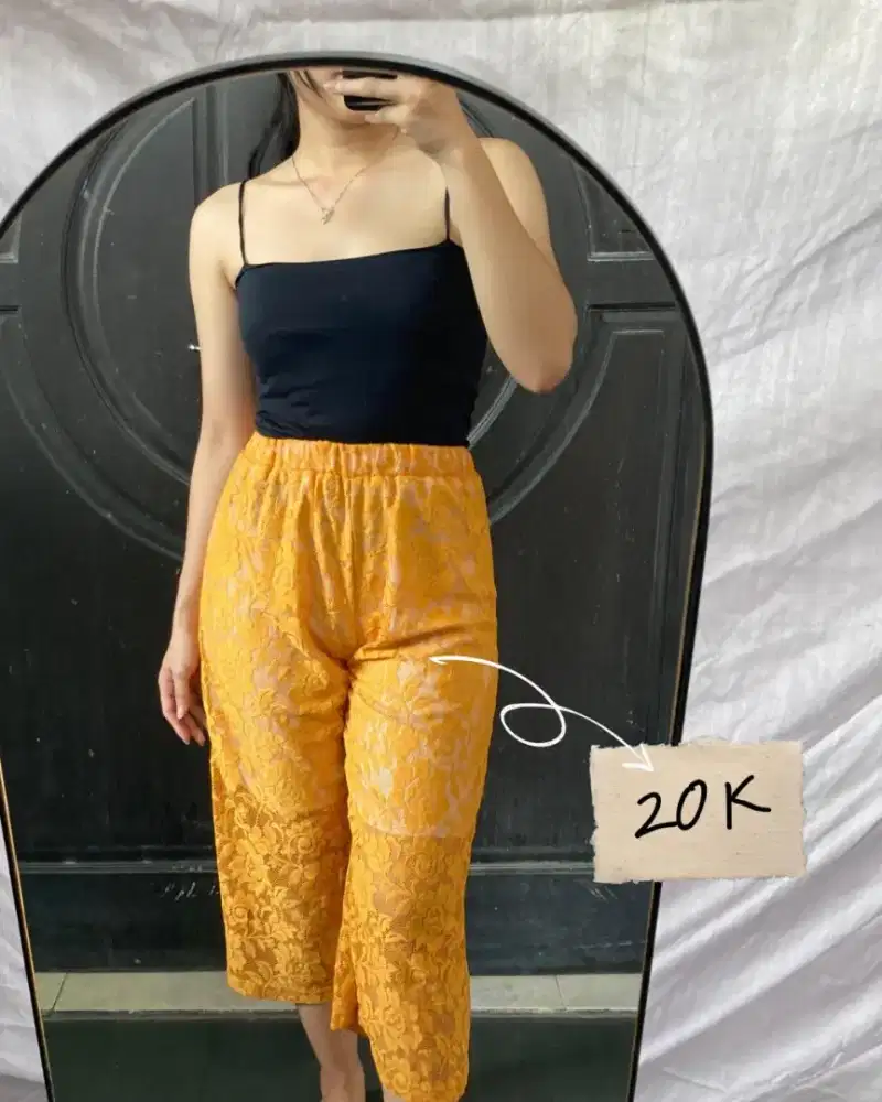 YVPreloved Lace Cropped Wide-Leg Pants